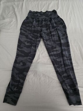 Athleta Gray Camo Jogger Pants